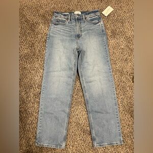 NWT Universal Thread Sz 2Short Light Wash Women’s Jeans - Classic Straight Fit